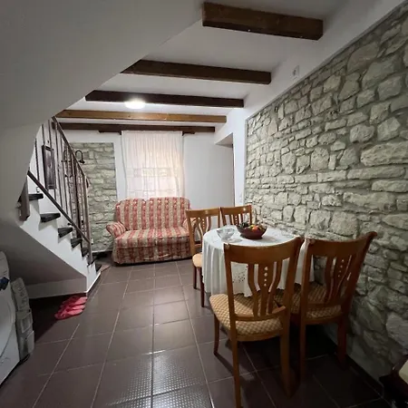Pjetri House Affittacamere
