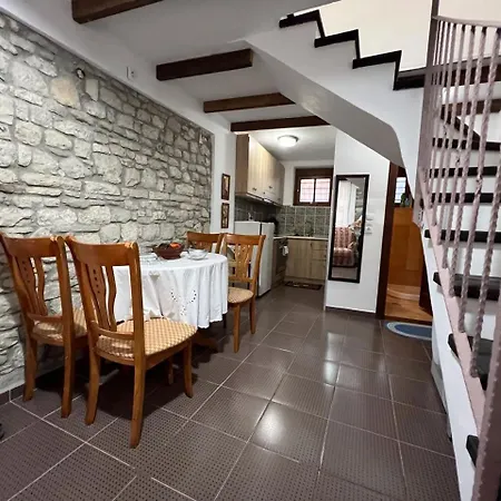 Pjetri House *
