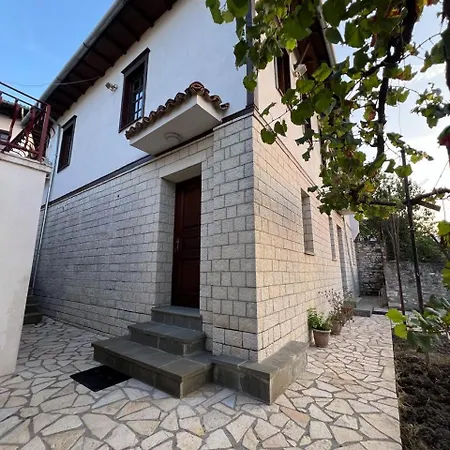 Vendégház Pjetri House