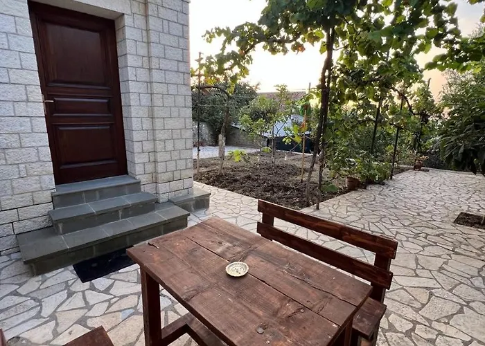 招待所 Pjetri House 培拉特