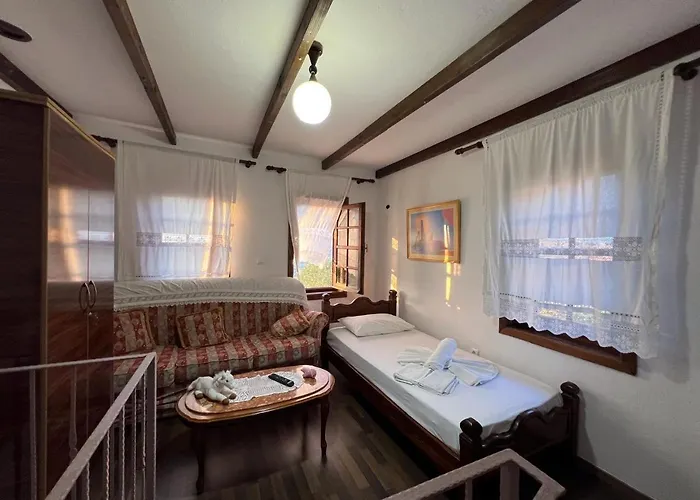 Pjetri House 4* 培拉特